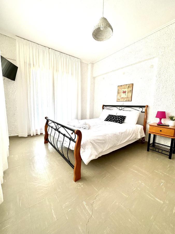 Katerina Apartments Neos Pirgos Quarto foto