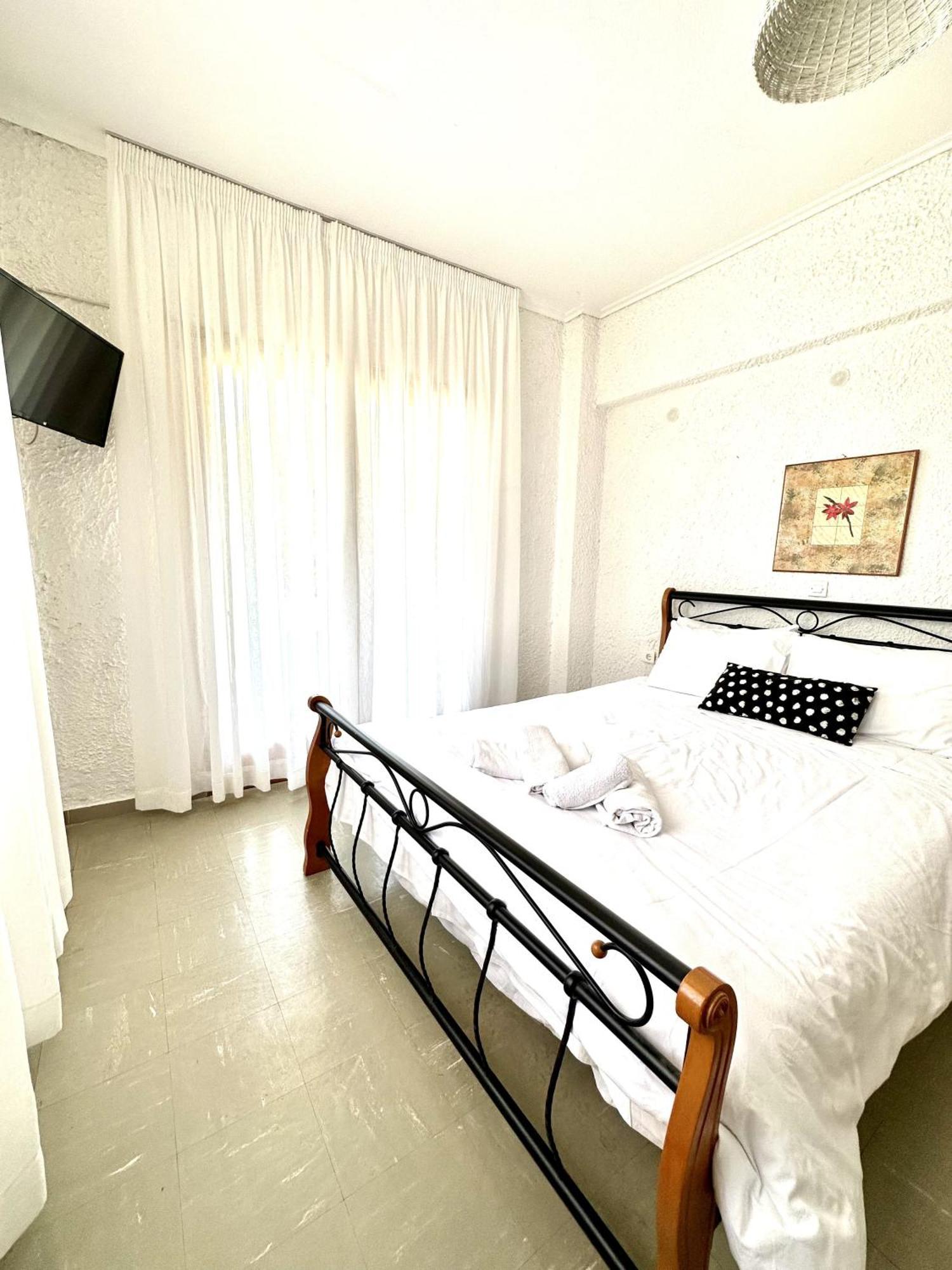 Katerina Apartments Neos Pirgos Quarto foto