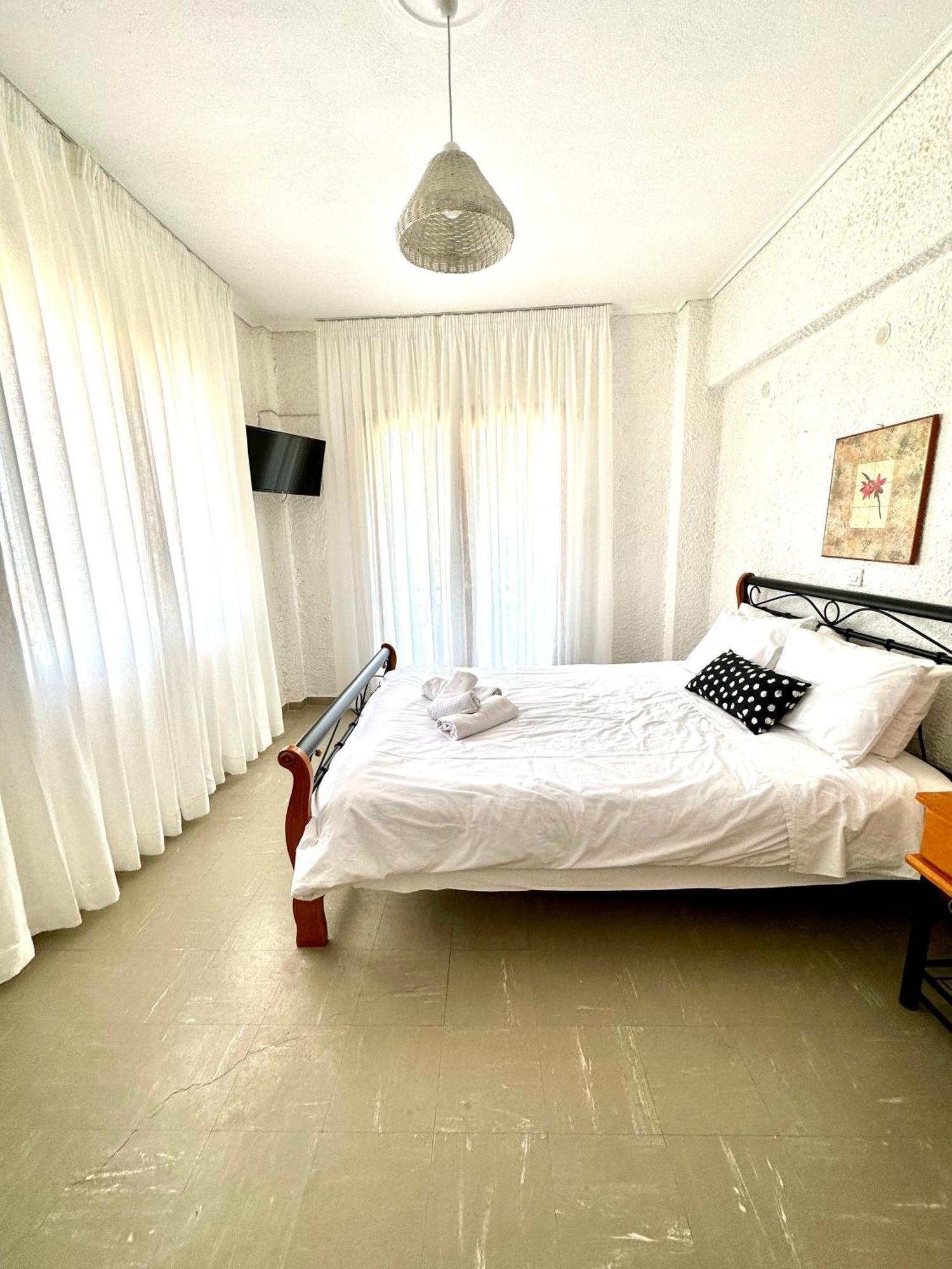 Katerina Apartments Neos Pirgos Quarto foto