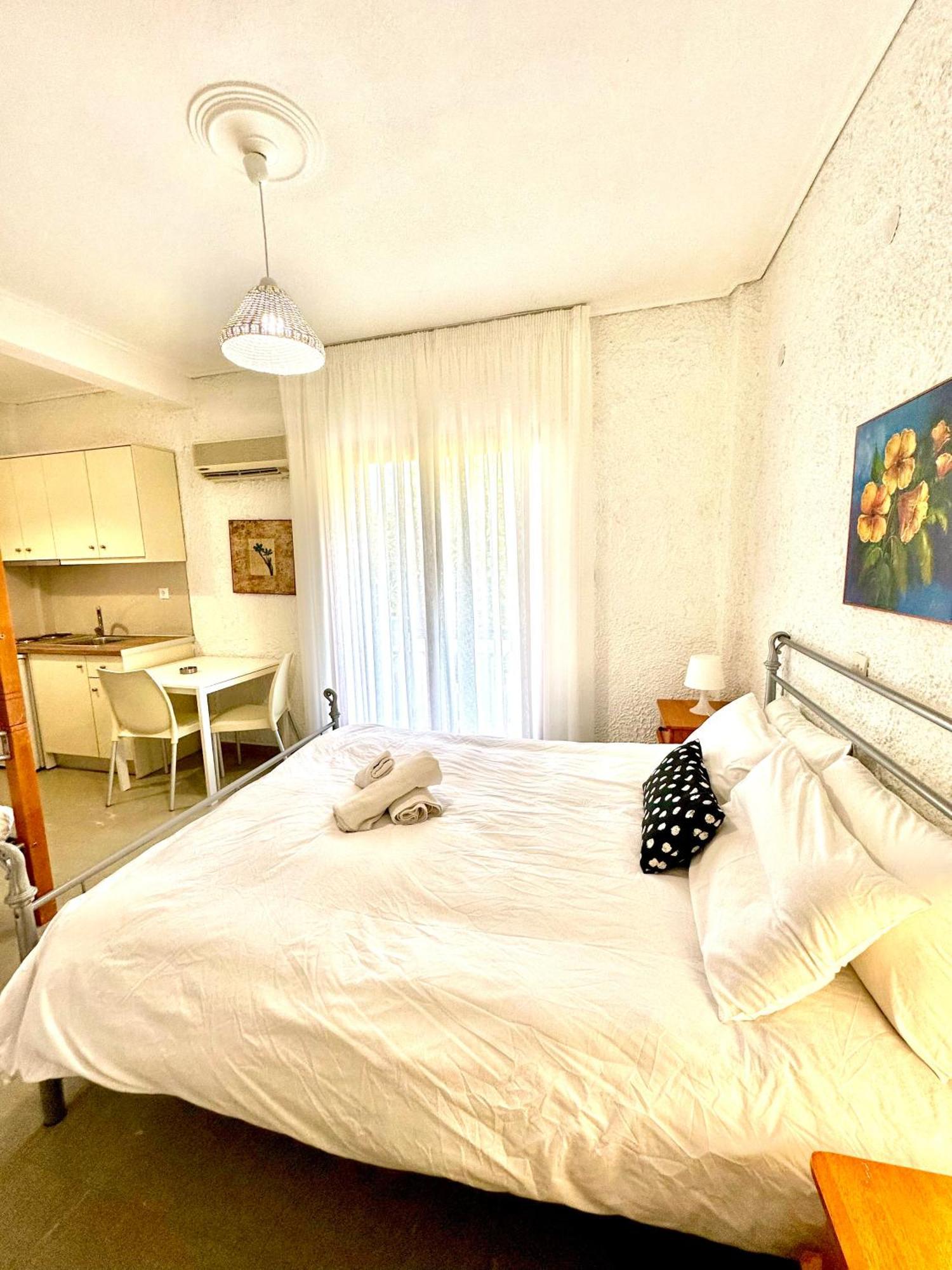Katerina Apartments Neos Pirgos Quarto foto