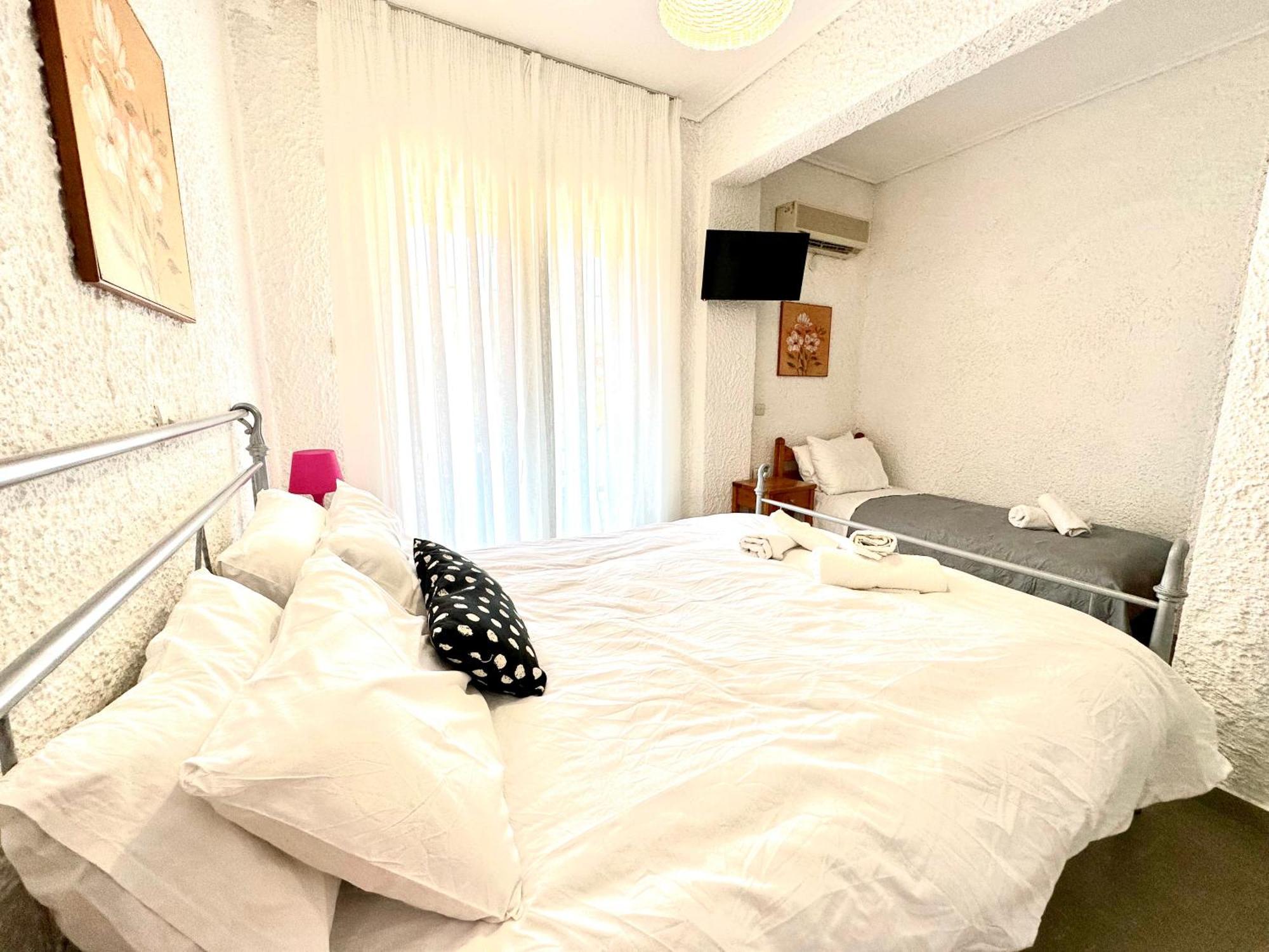 Katerina Apartments Neos Pirgos Quarto foto