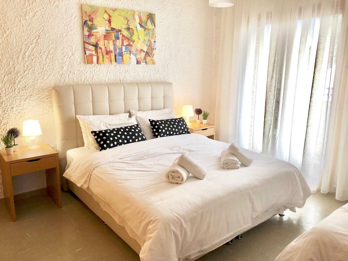 Katerina Apartments Neos Pirgos Quarto foto