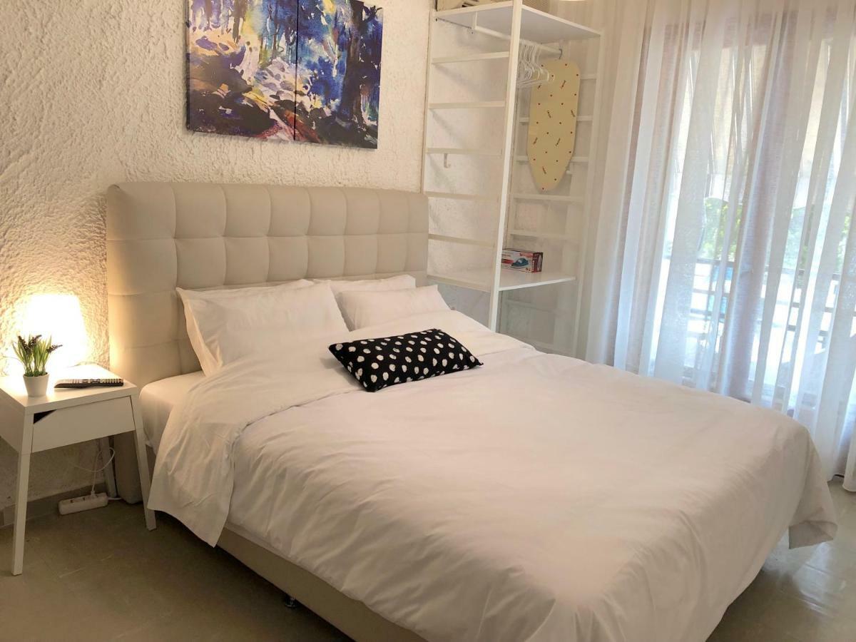 Katerina Apartments Neos Pirgos Quarto foto